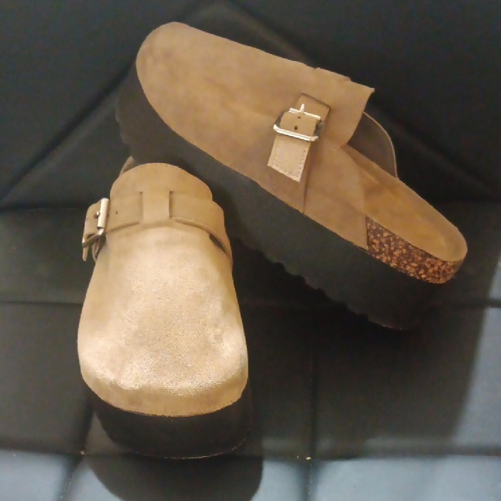 Source Unknown Tan Suede Platform Mule Clogs with Buckle - Picture 2 of 9